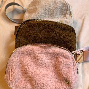 TRIO of Everywhere Belt Bag 1L Fleece: Light Ivory/Burnt Caramel/Pink Mist